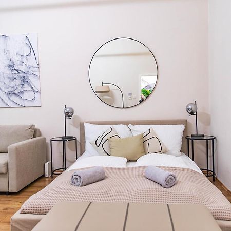 Stylish Apartment, Next To Schloss Belvedere Vienna Exterior photo