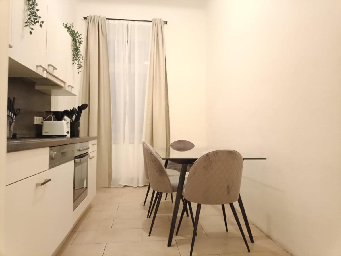 Stylish Apartment, Next To Schloss Belvedere Vienna Exterior photo