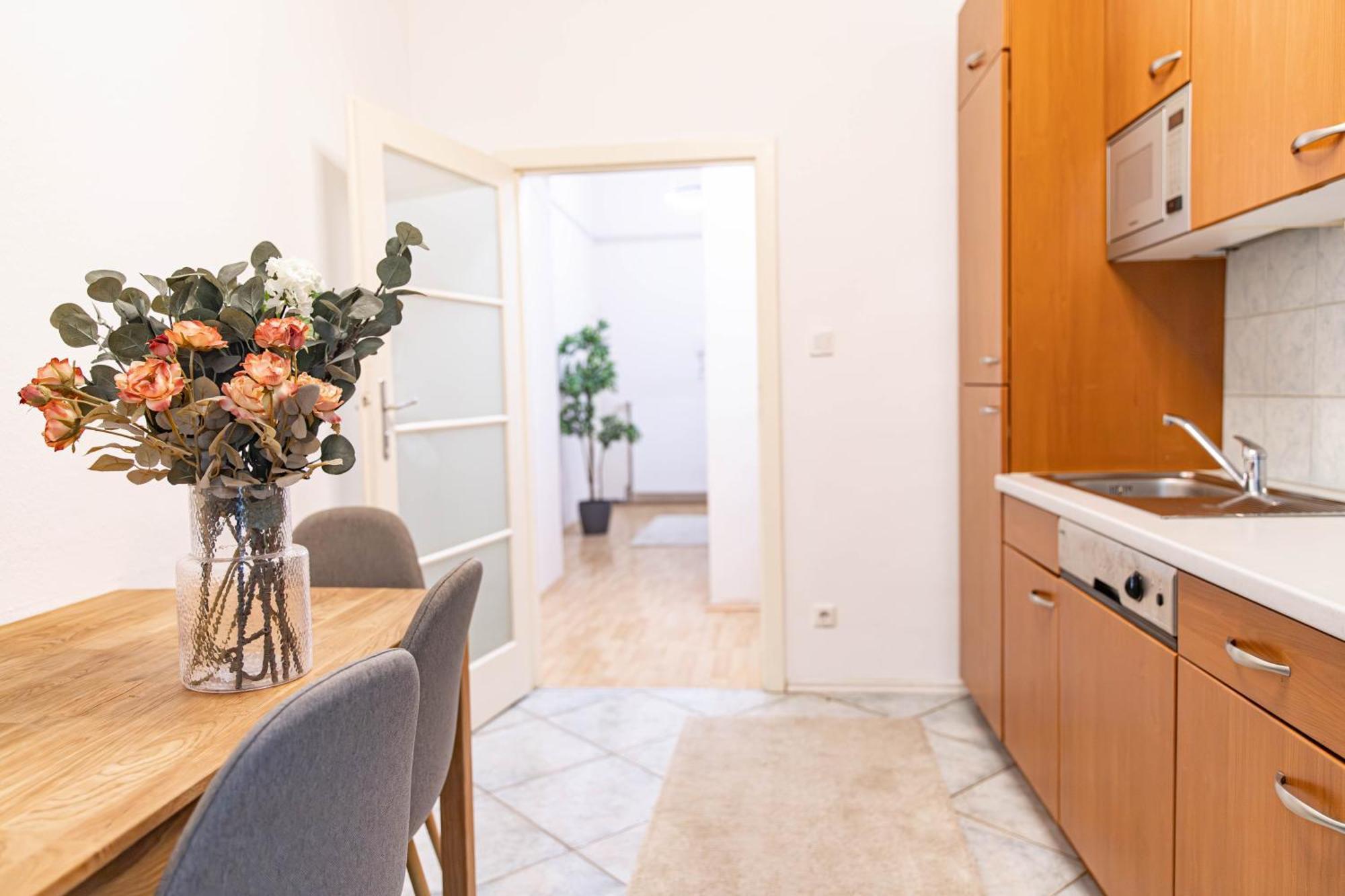 Stylish Apartment, Next To Schloss Belvedere Vienna Exterior photo