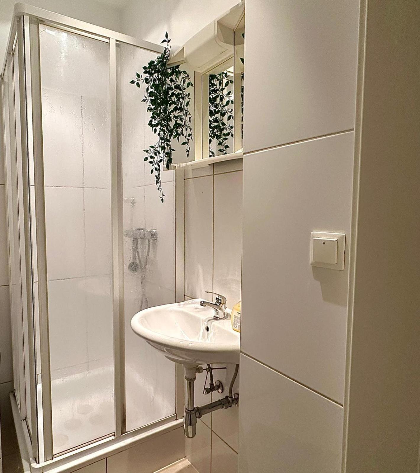 Stylish Apartment, Next To Schloss Belvedere Vienna Exterior photo